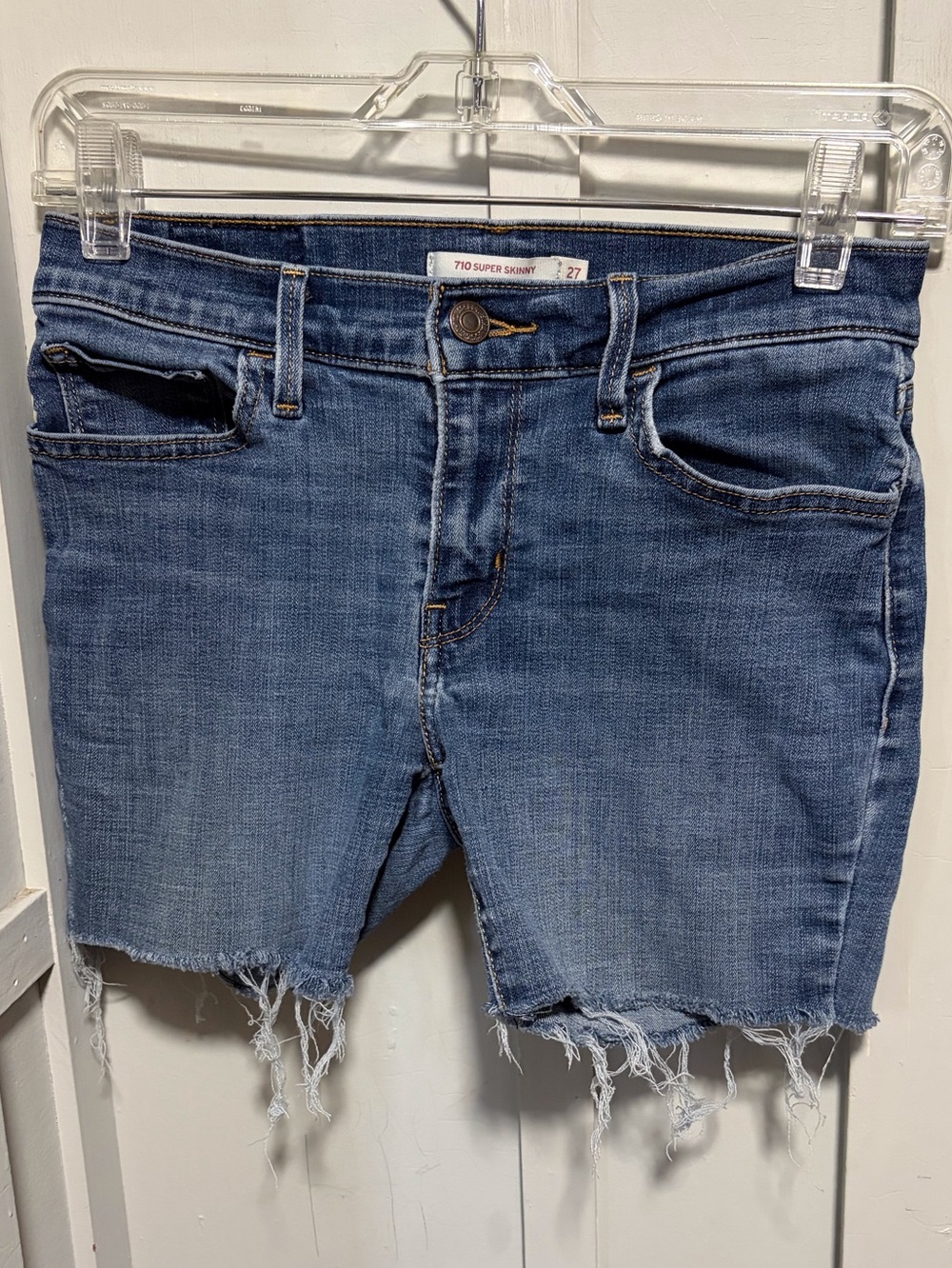 Womens Levi’s jeans size 27